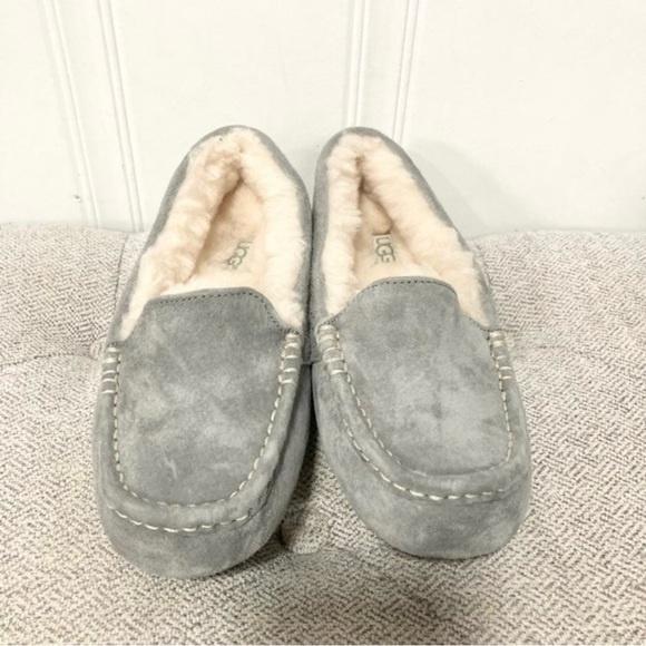UGG Ansley Light Grey Suede Sheepskin Moccasins Slippers  Women’s size 5 - Picture 2 of 8